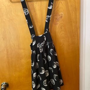 Moon patterned skirt with suspenders